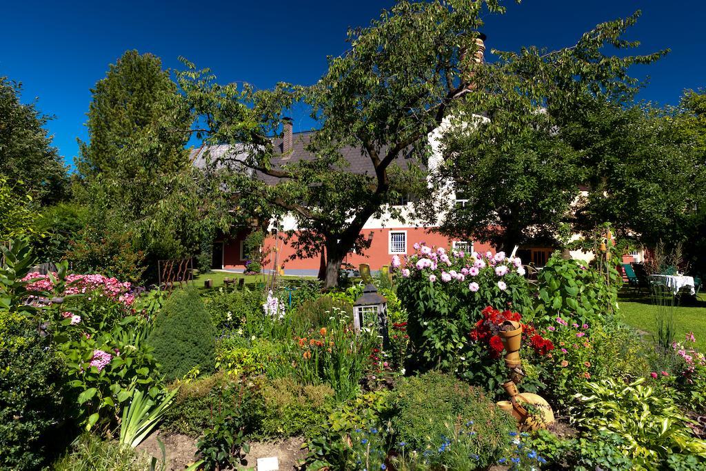 Gasthof Braeuer - Familie Eibensteiner Weisskirchen in Steiermark Exterior photo
